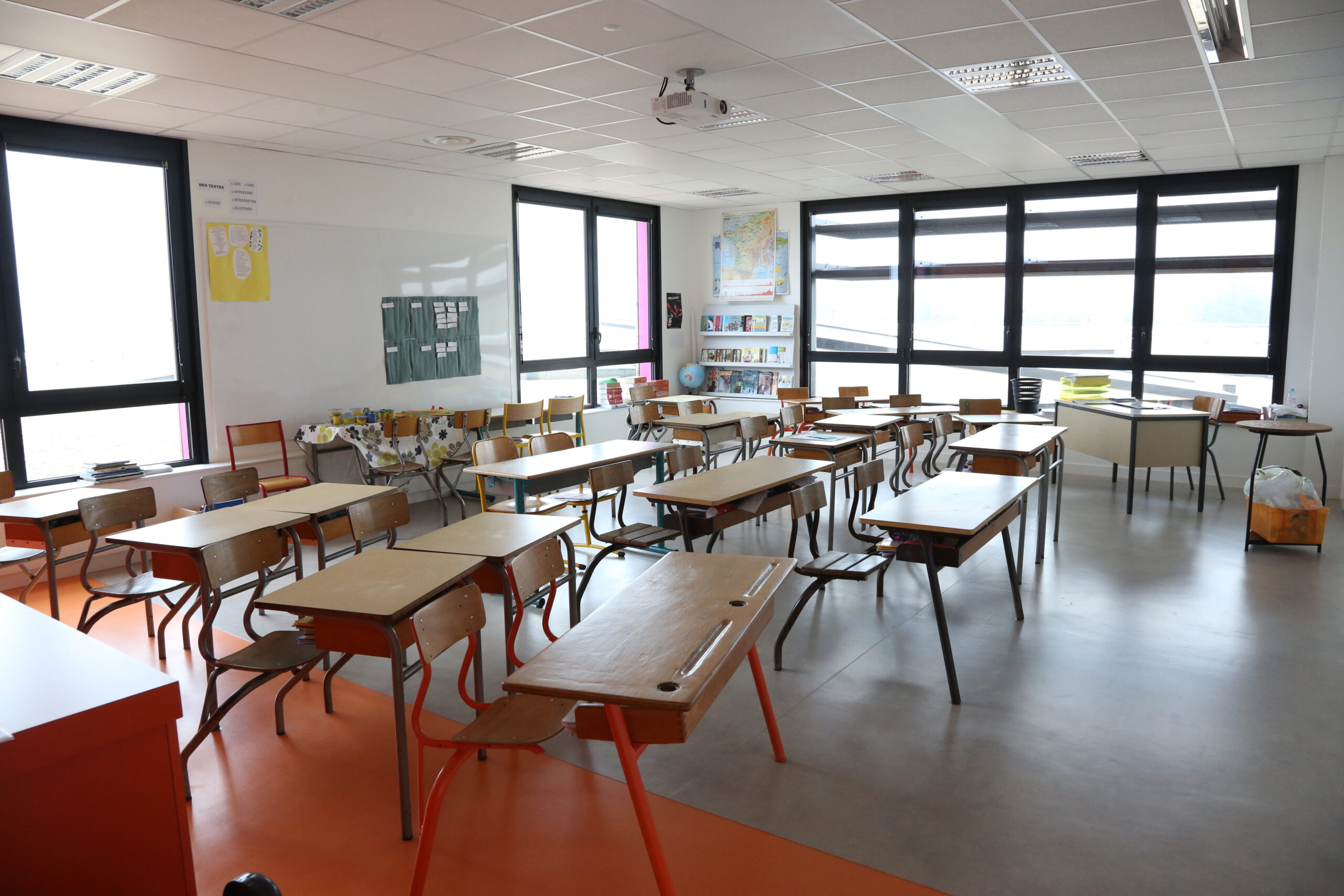 École Elémentaire Jacques Prévert - Tilly-sur-Seulles - Vue sur salle de classe
