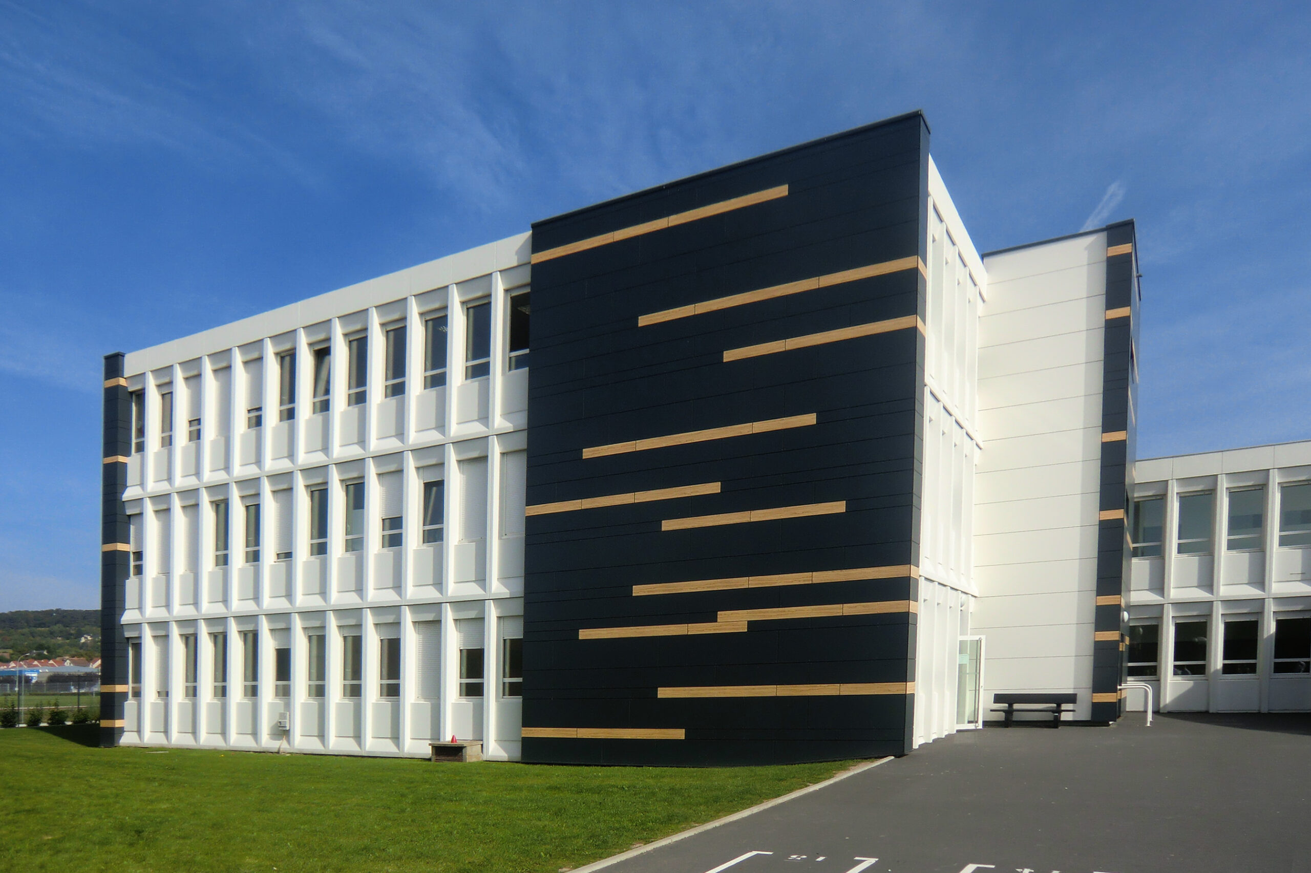 Collège Paul-Éluard - Dives-sur-Mer - Vu Bâtiment principal